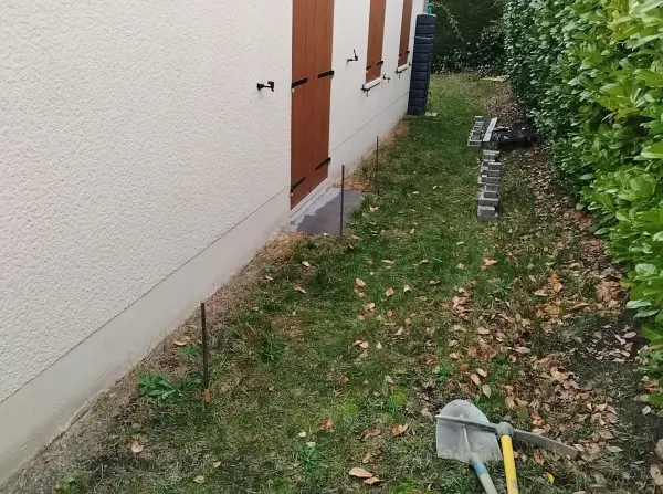 Bordure en pavé Tepia et remplissage en gravier