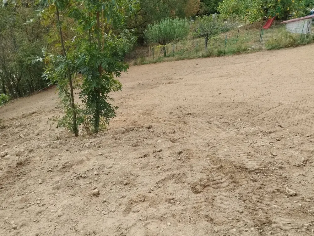 Enfouissement d’un réseau d’arrosage et création des gazons — vue 3