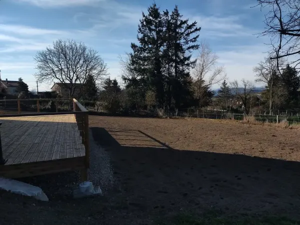 Engazonnement, bâche de massif et paillage en plaquettes de bois