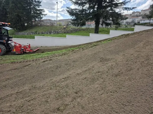 Engazonnement d’une villa et plantation de gros sujets méditerranéens