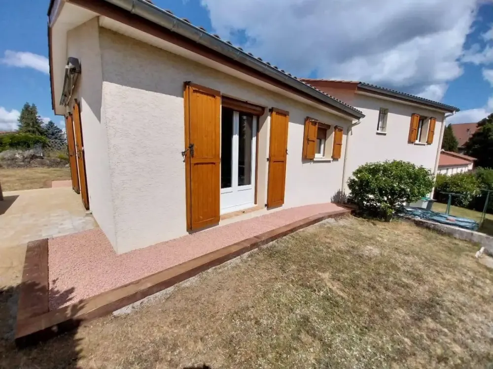 Pavage, bordure en chêne et gravier autour d’une maison — vue 4