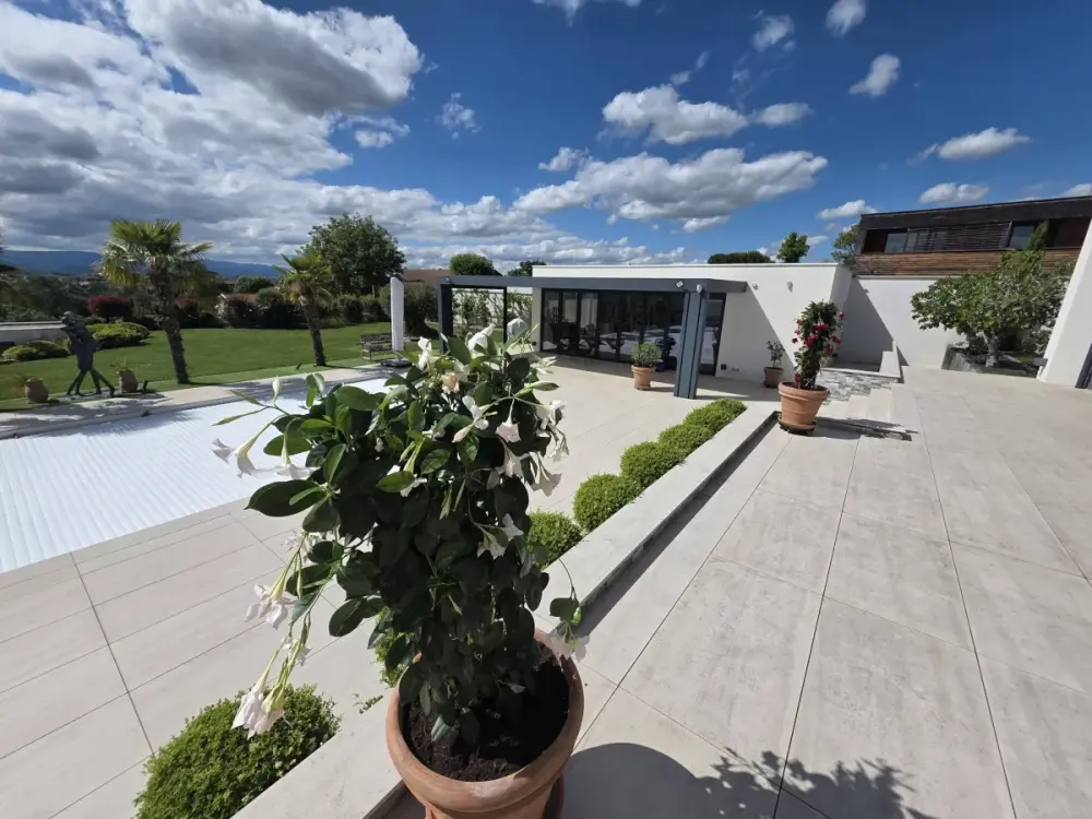 Plantation de dipladénias et aménagement d’un porche — vue 3