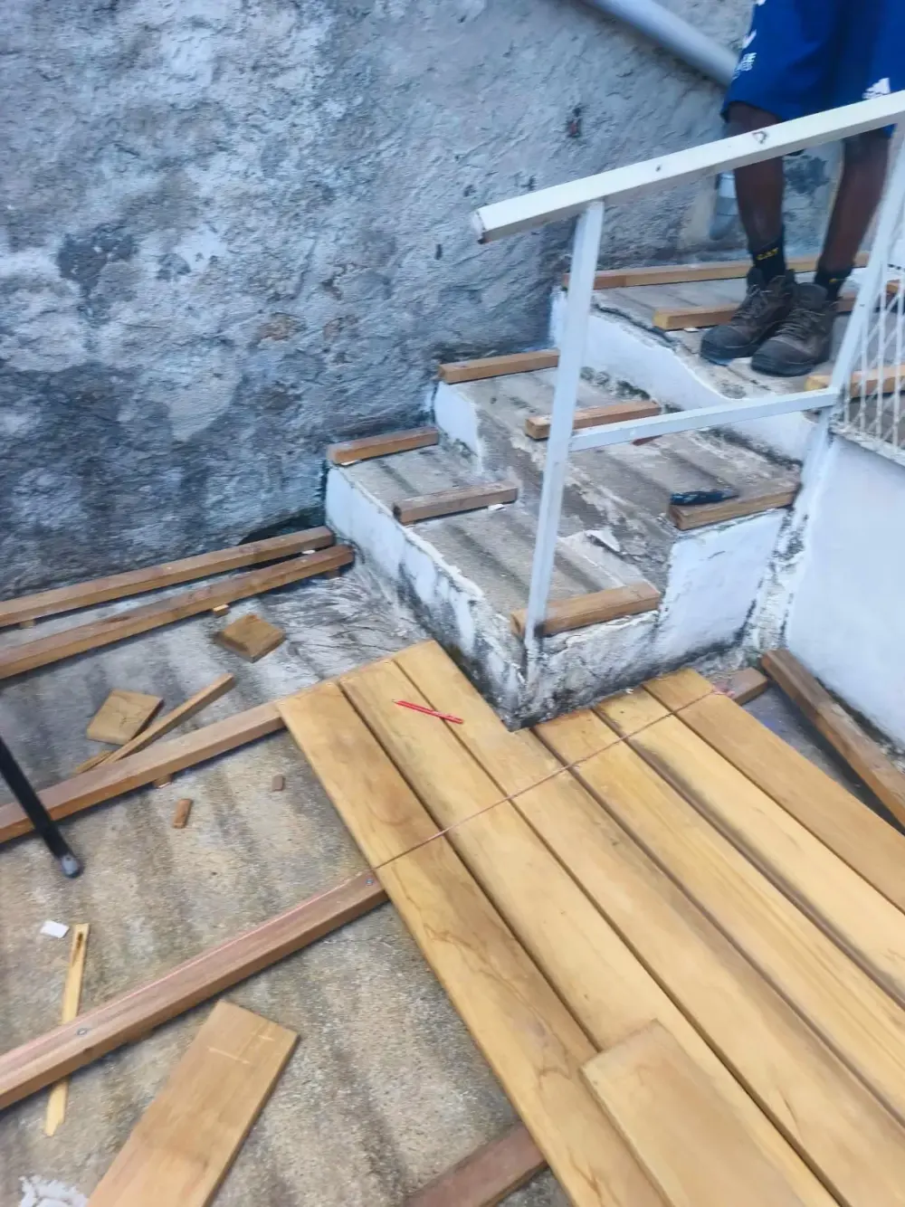 Rénovation d’une terrasse en bois exotique — vue 4